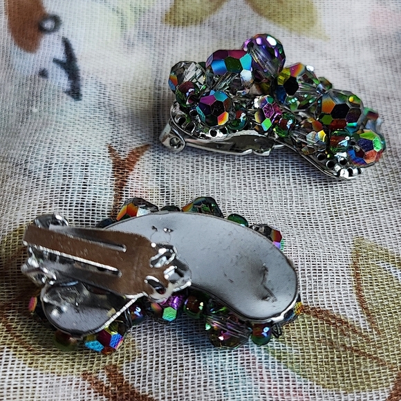 Vintage Blazing Dark Aurora Borealis Rhinestone Clip On Earrings Unsigned - Picture 4 of 9